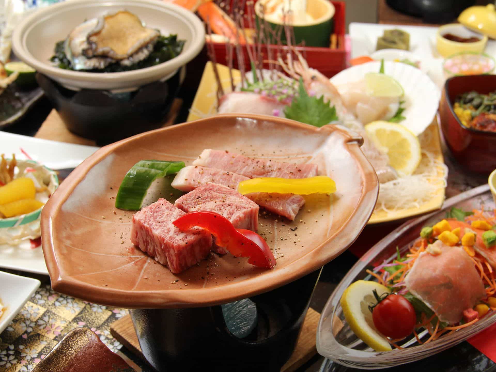 ■夕食■あわびの踊り焼き会席でワンランク上の贅沢を…（料理イメージ）