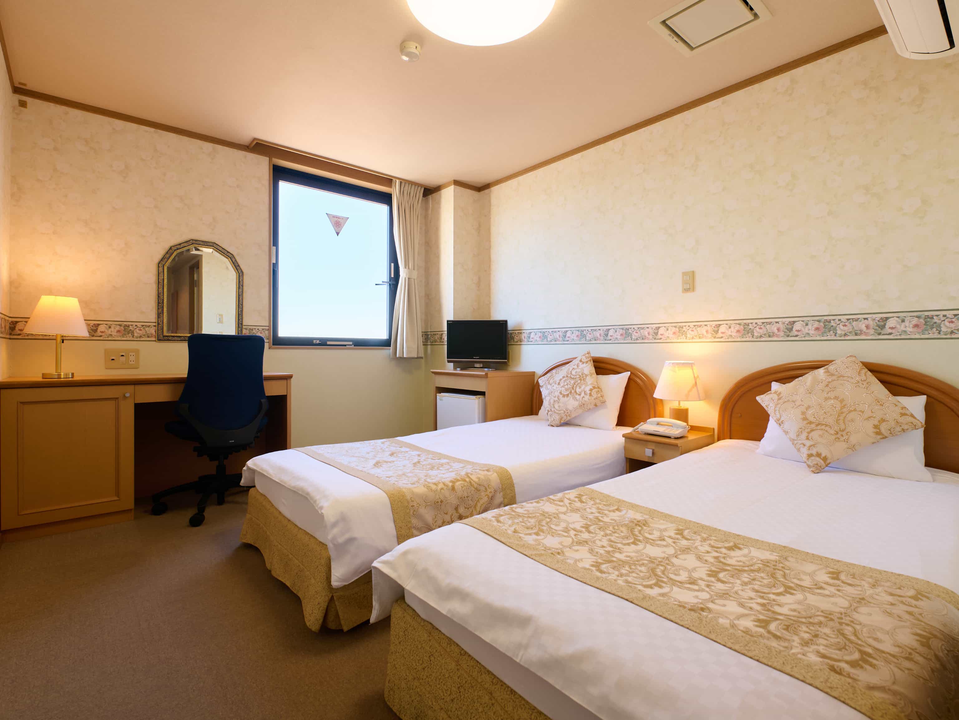 Twin Room (Non-Smoking) 412