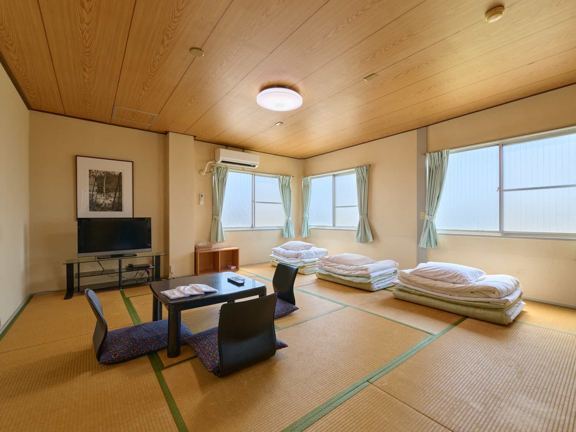 Japanese Room up to 3 guests with Shared Bathroom (Smoking)