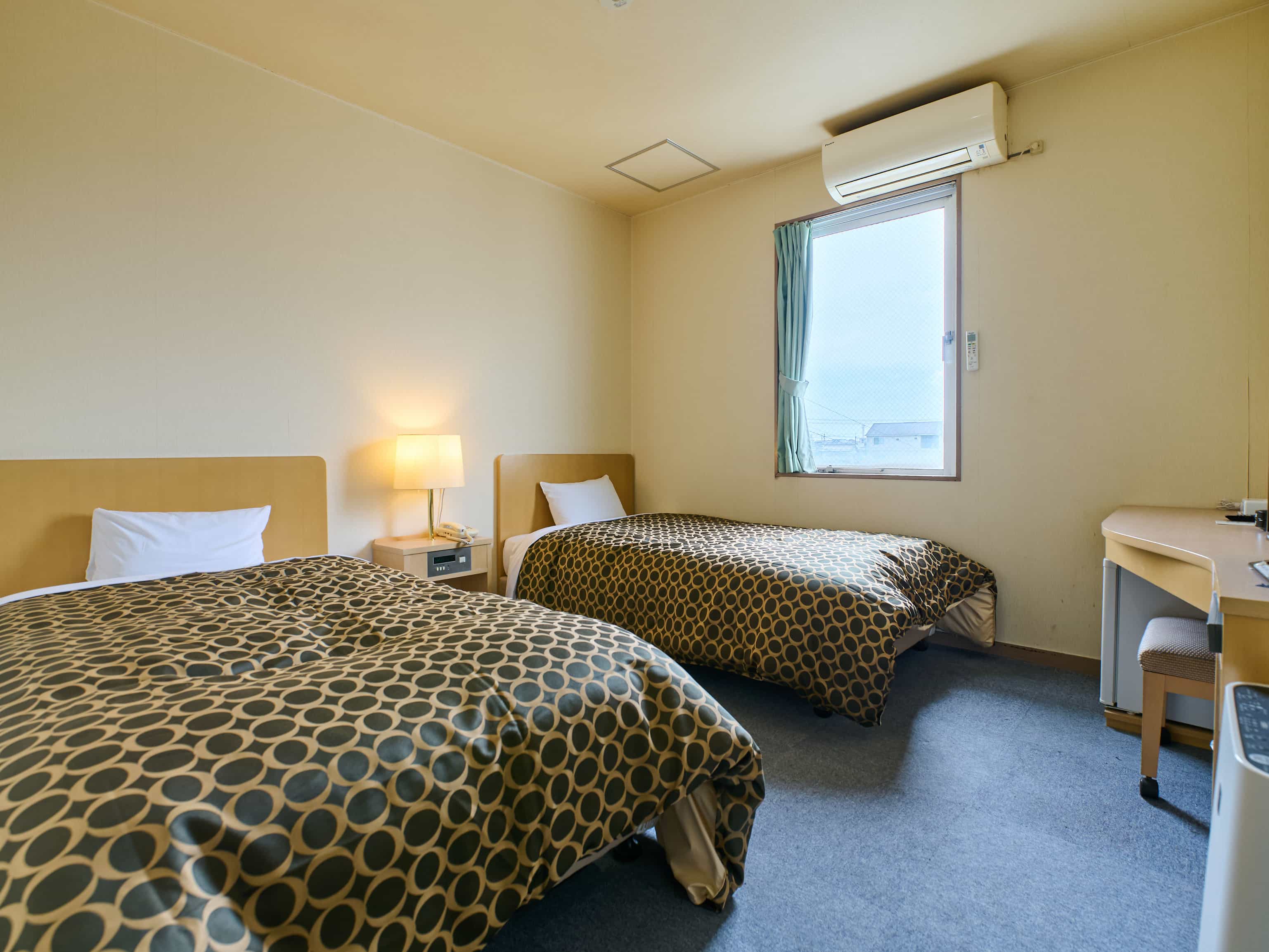 Twin Room (Smoking)