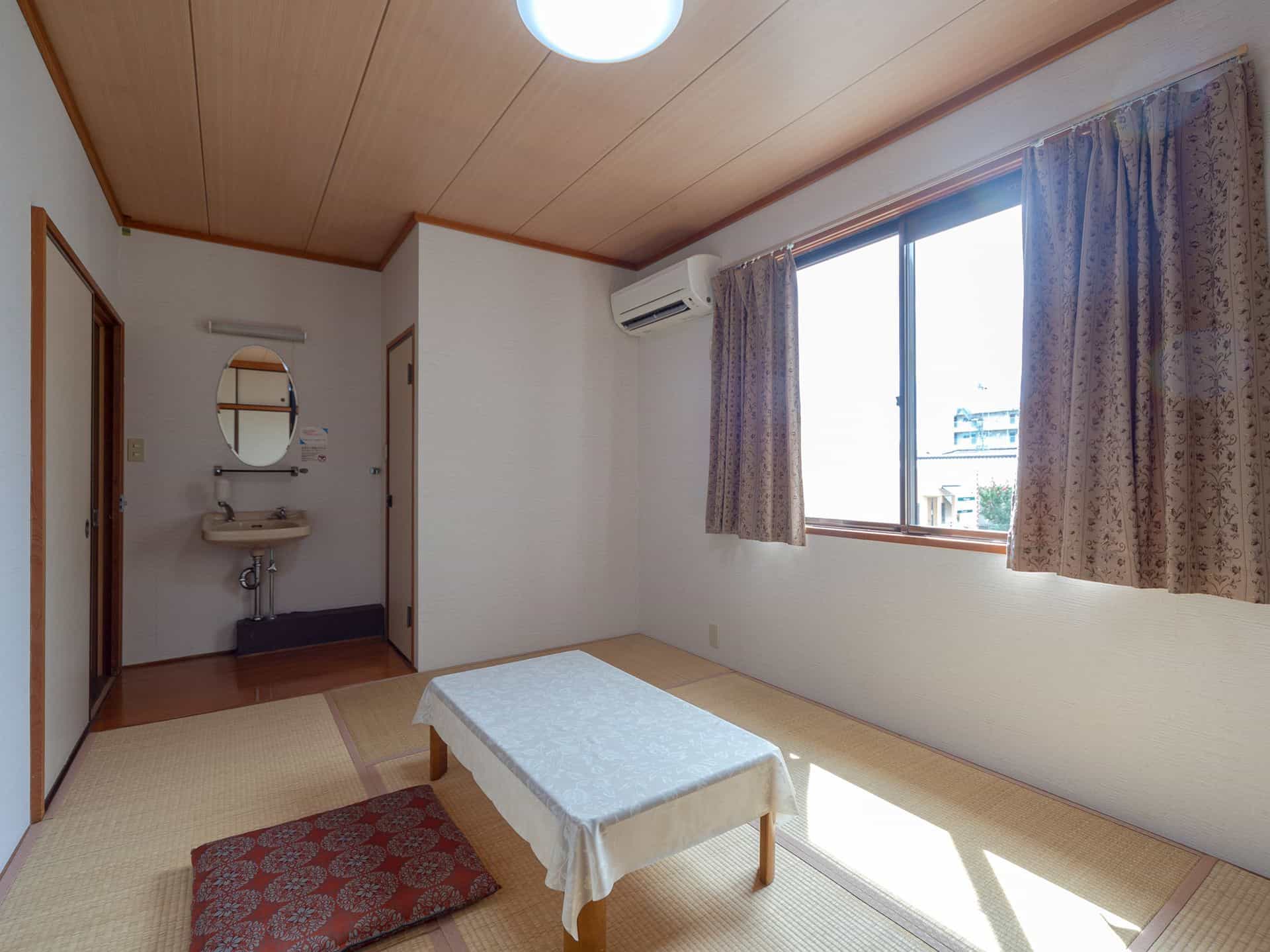 【喫煙】和室三人部屋(バス無し)