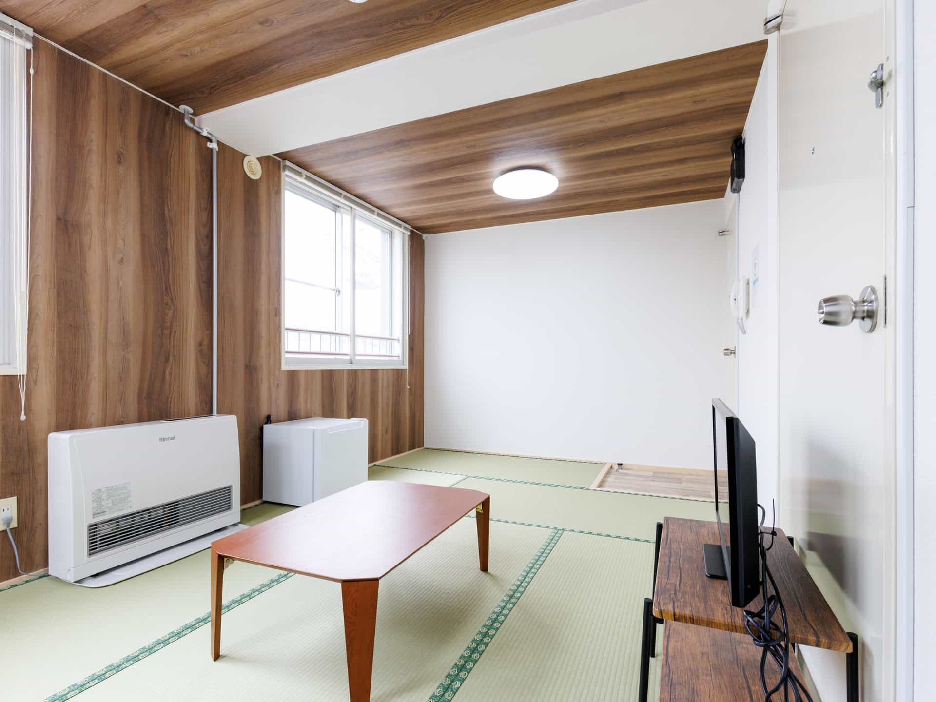 Japanese Room up to 2 guests with Shared Bathroom (Non-Smoking)