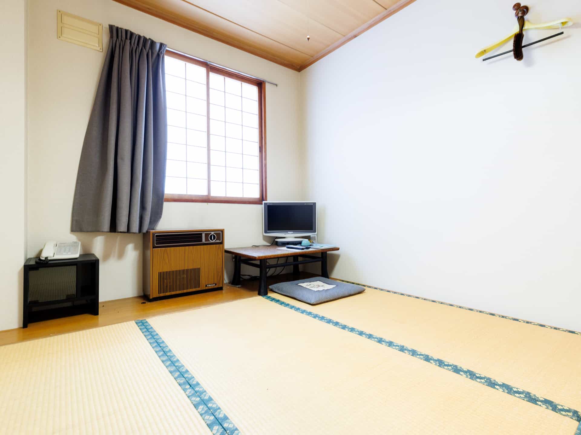 Japanese Room up to 2 guests with Shared Bathroom (Non-Smoking)