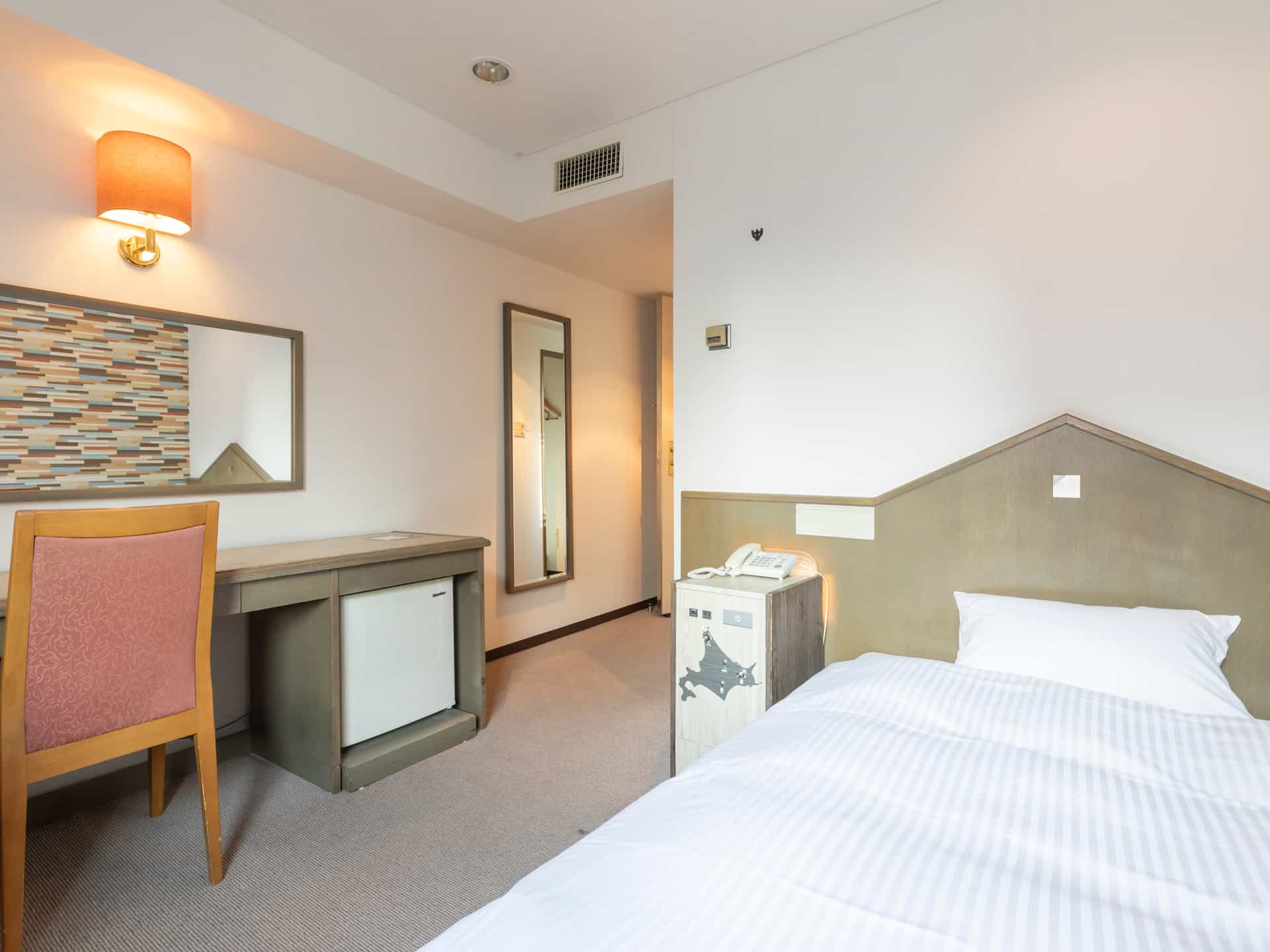 Semi Double Room (Non-Smoking)