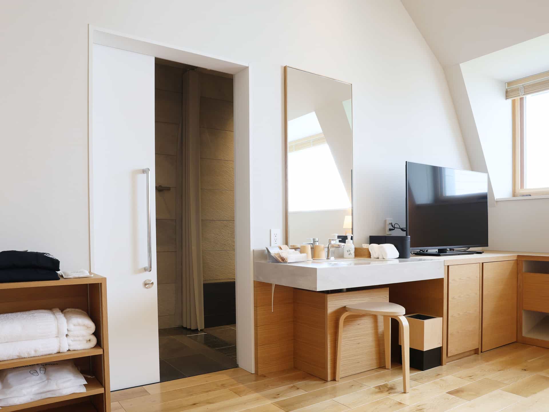 Twin Room Deluxe (Non-Smoking)