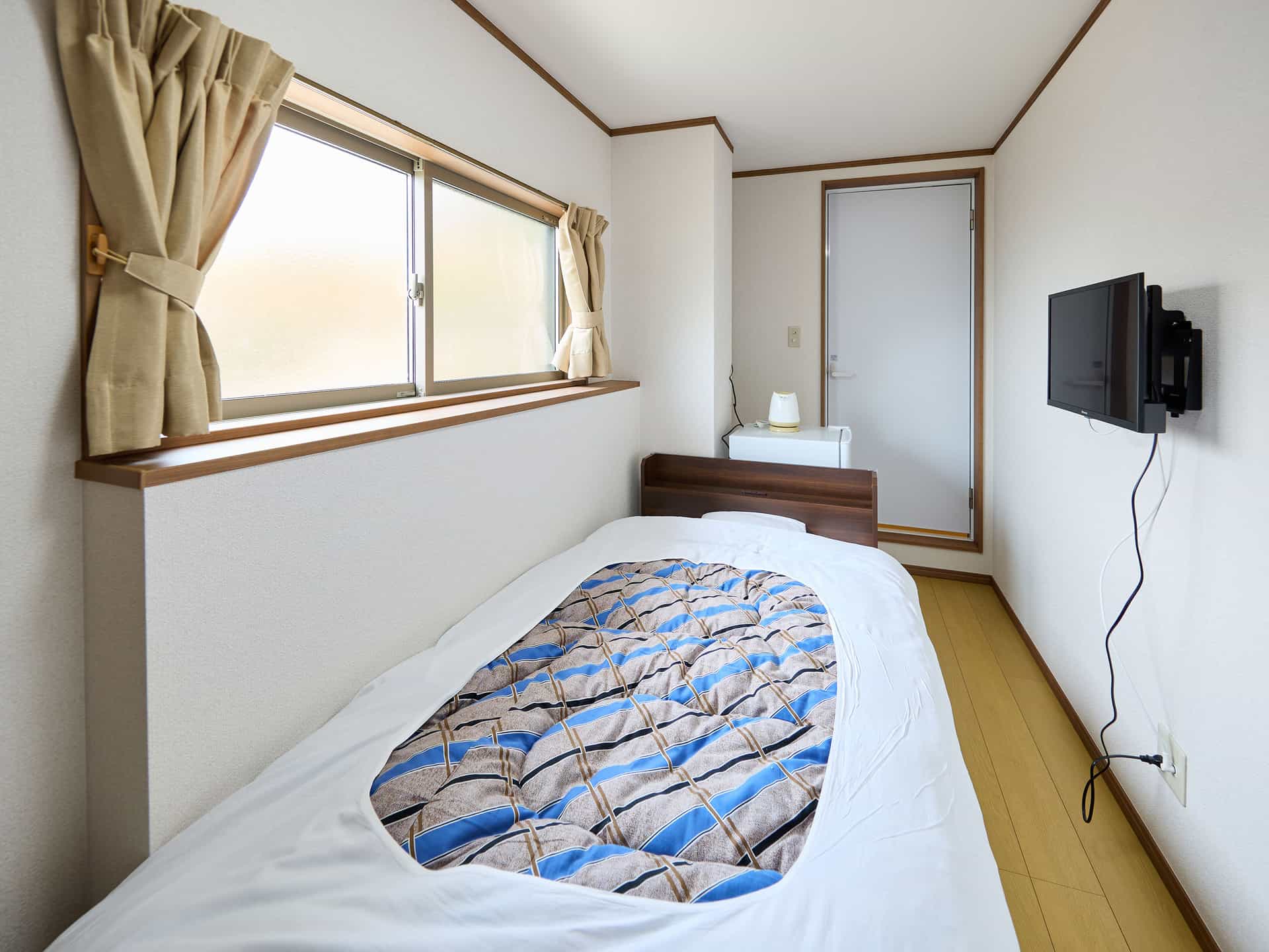 Single Room Deluxe (Non-Smoking)