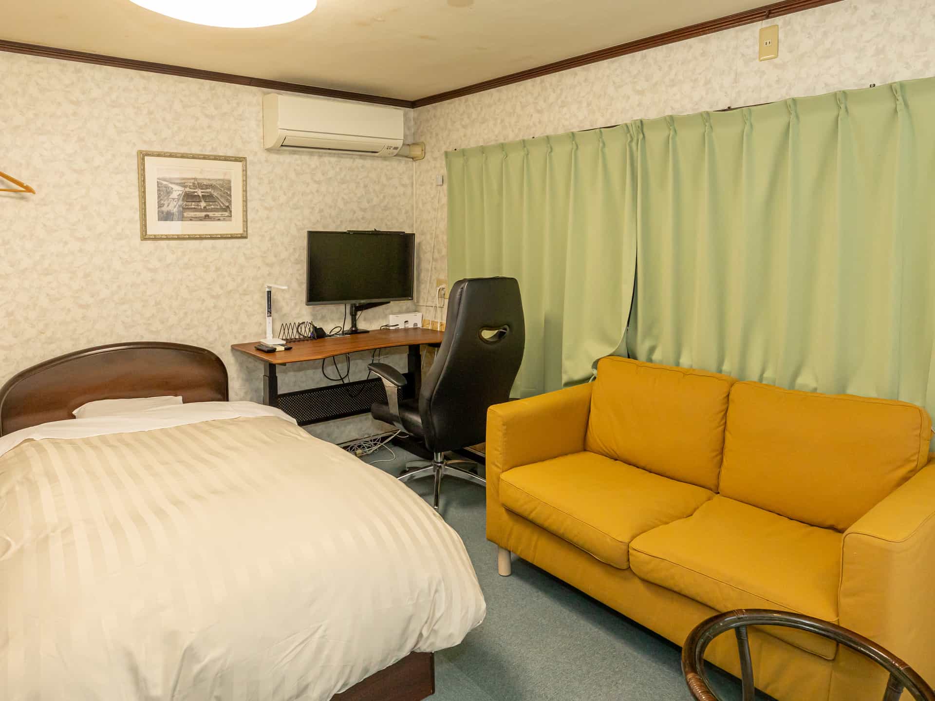 拡張モニター付きビジネスルーム