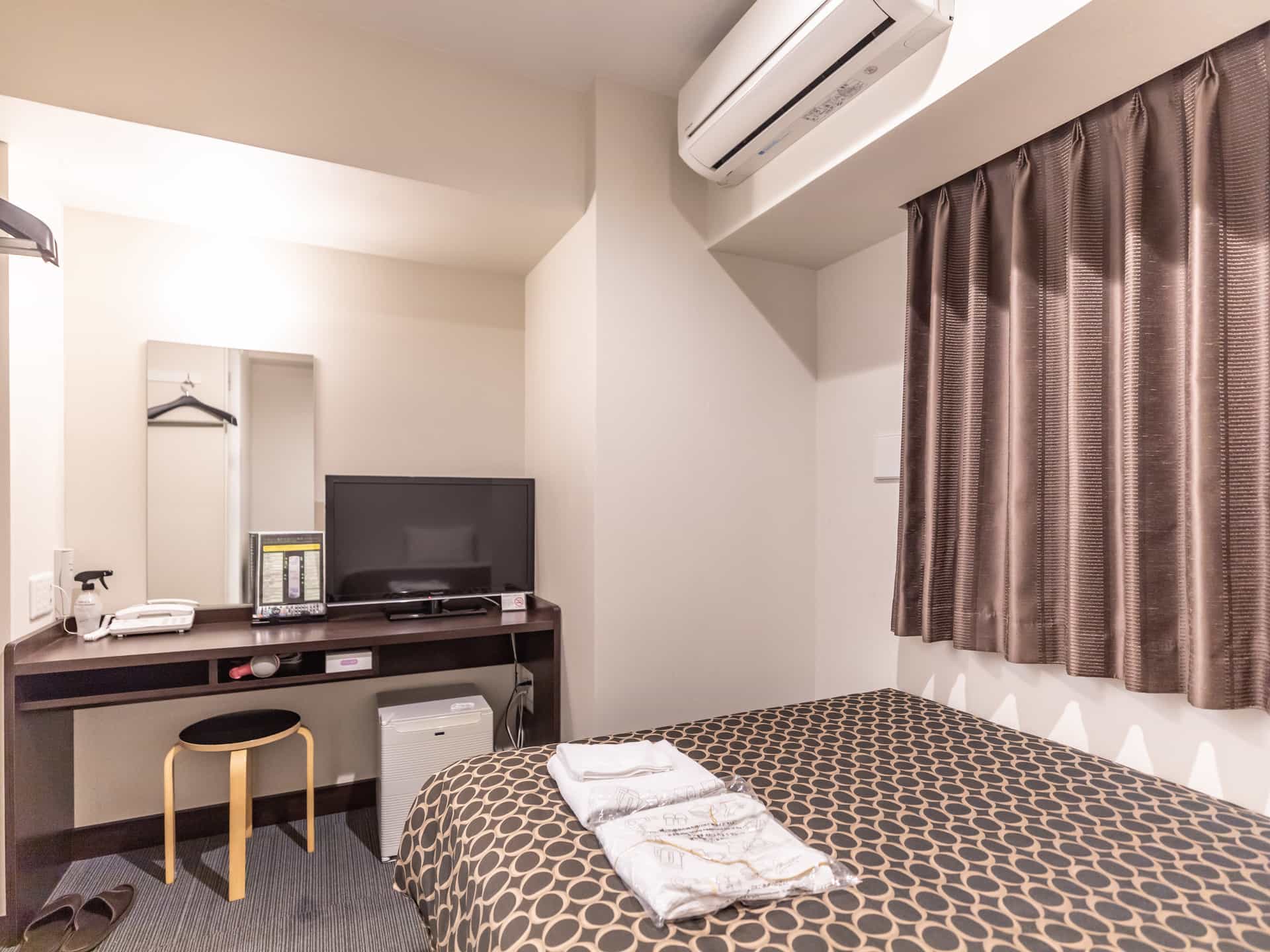 Single Room (Non-Smoking)