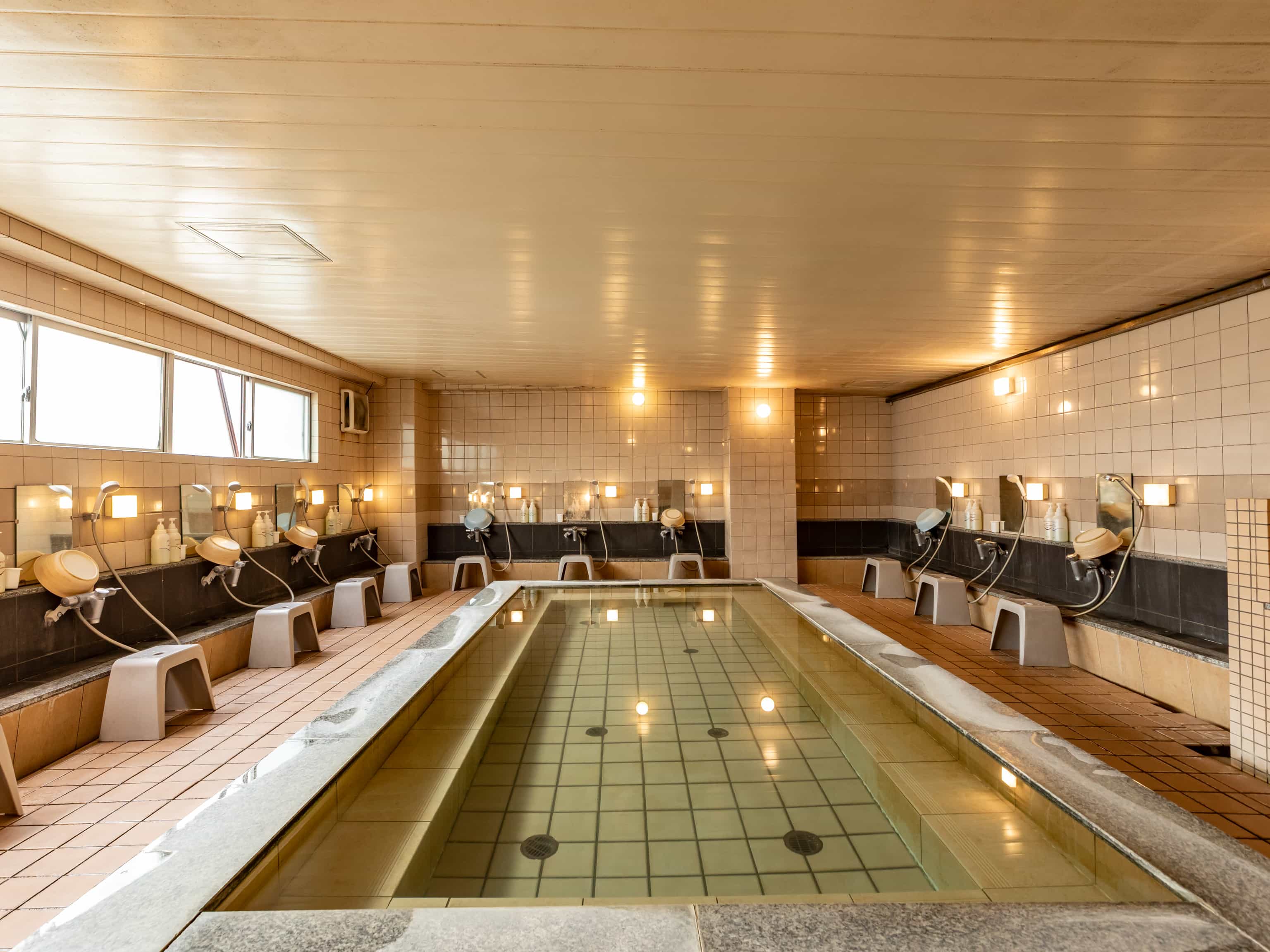 Men's large public bath: Relax and unwind after a long day in the spacious large public bath.