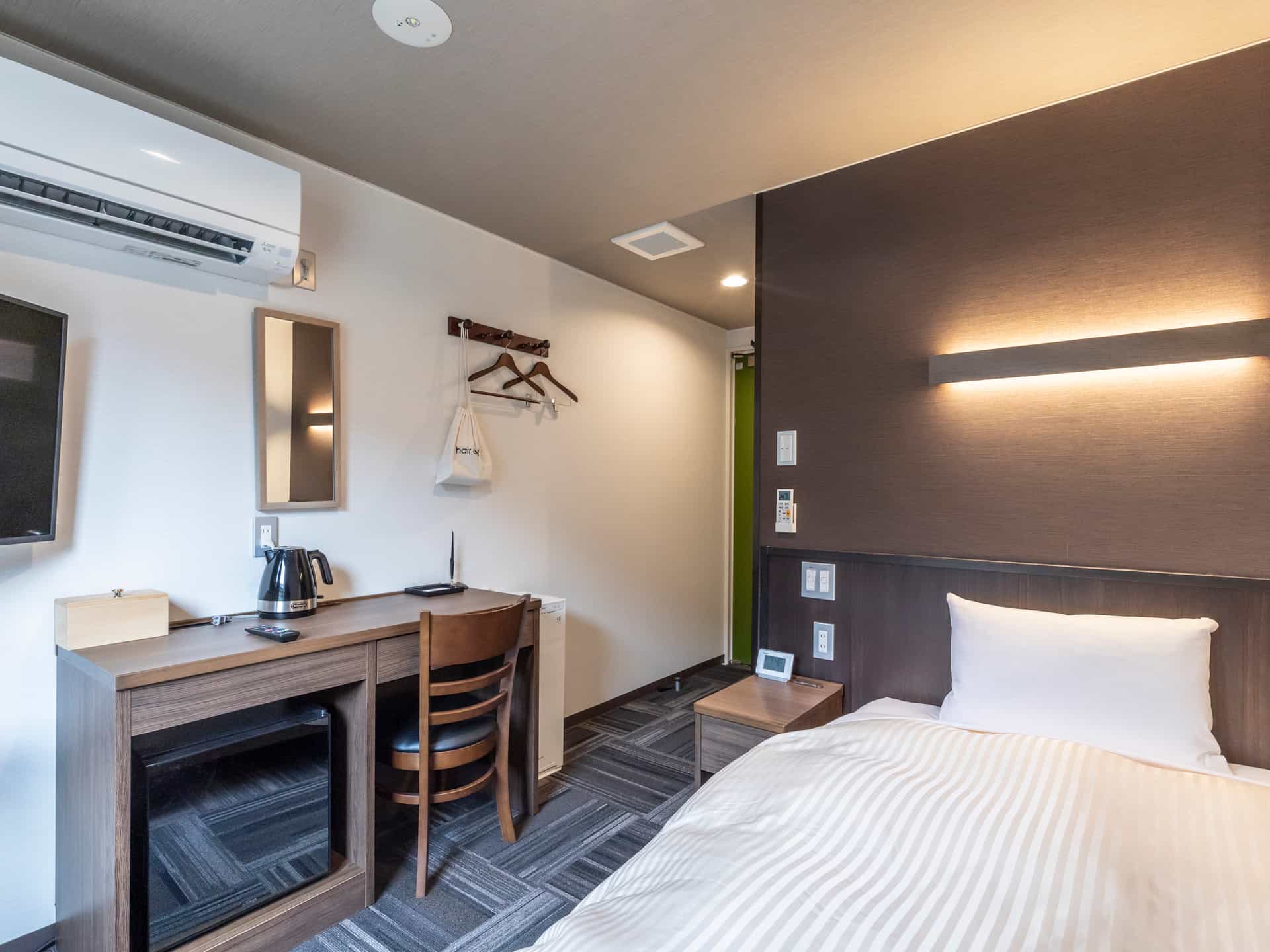 Single Room (Non-Smoking)