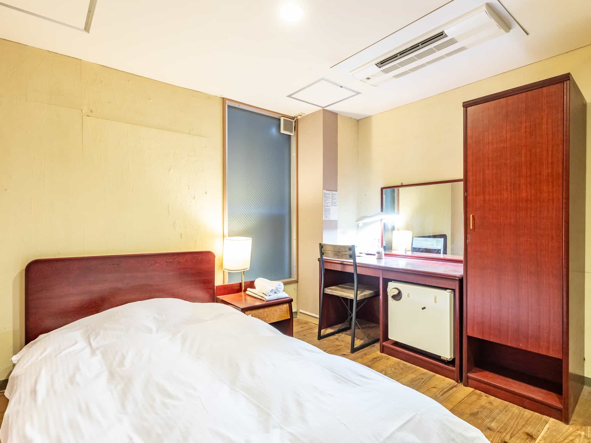 Single Room with Shared Bathroom (Non-Smoking)