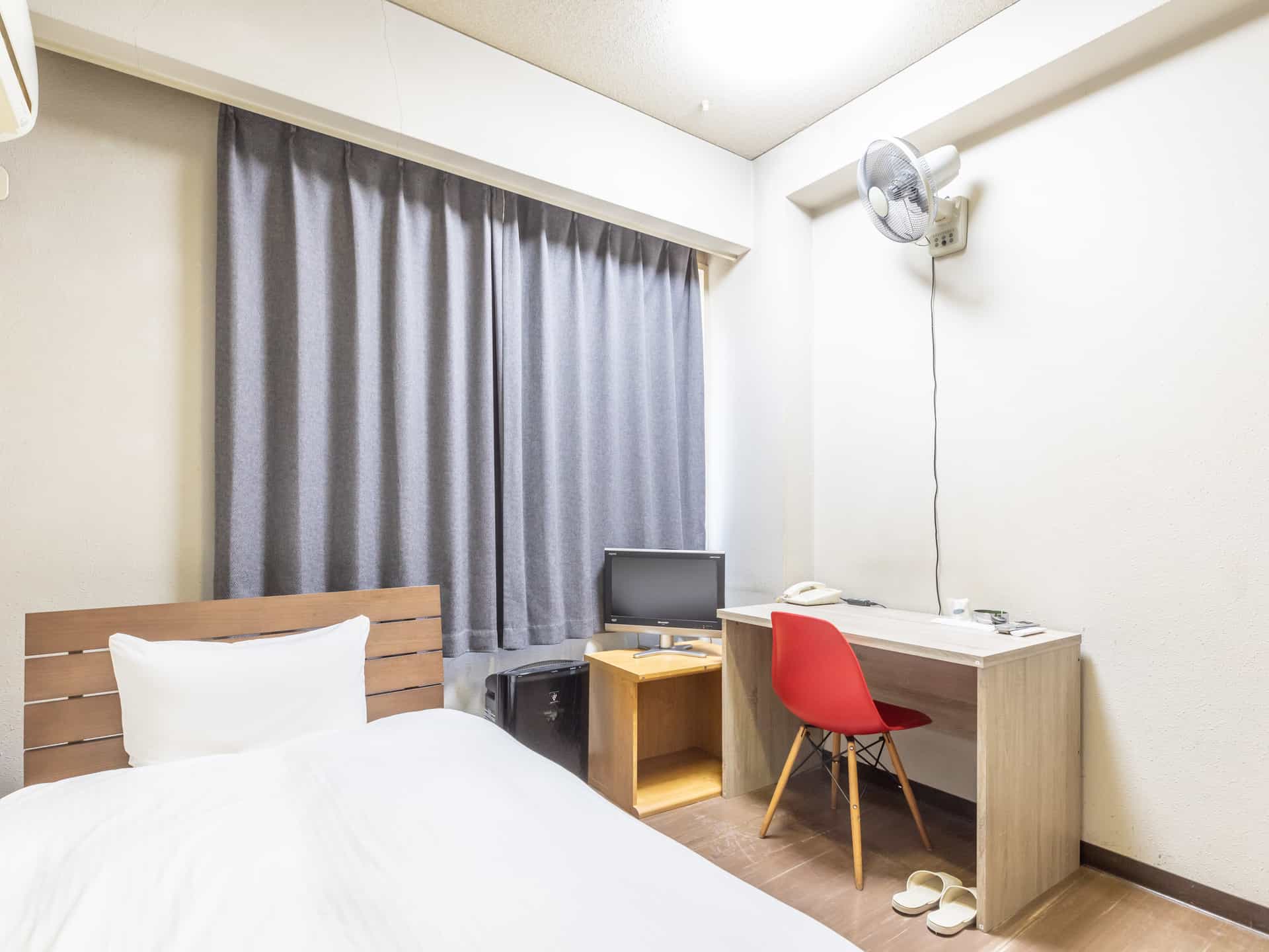 Single Room with Shared Bathroom