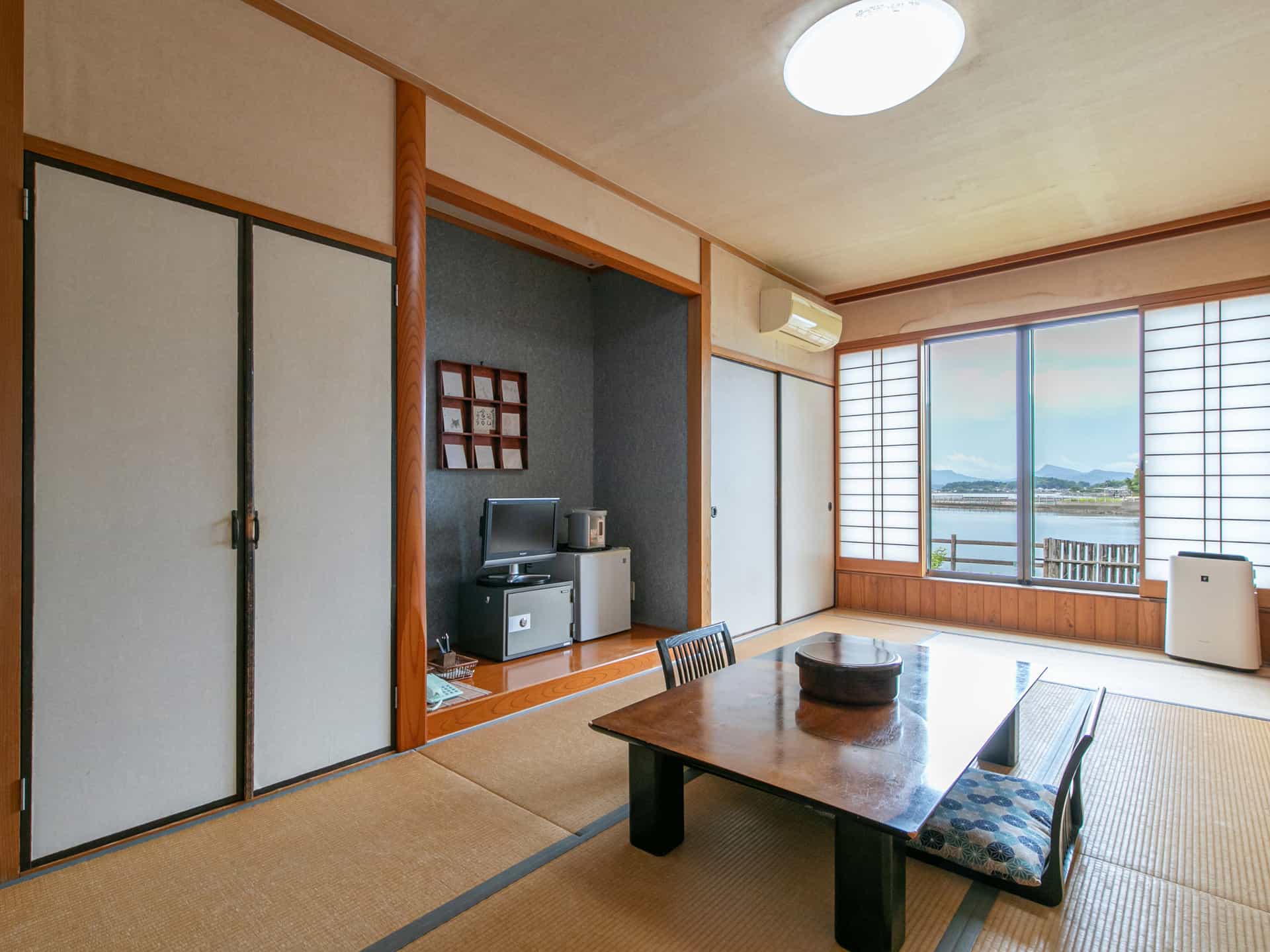 Japanese Room up to 3 guests with Shared Shower (Smoking)