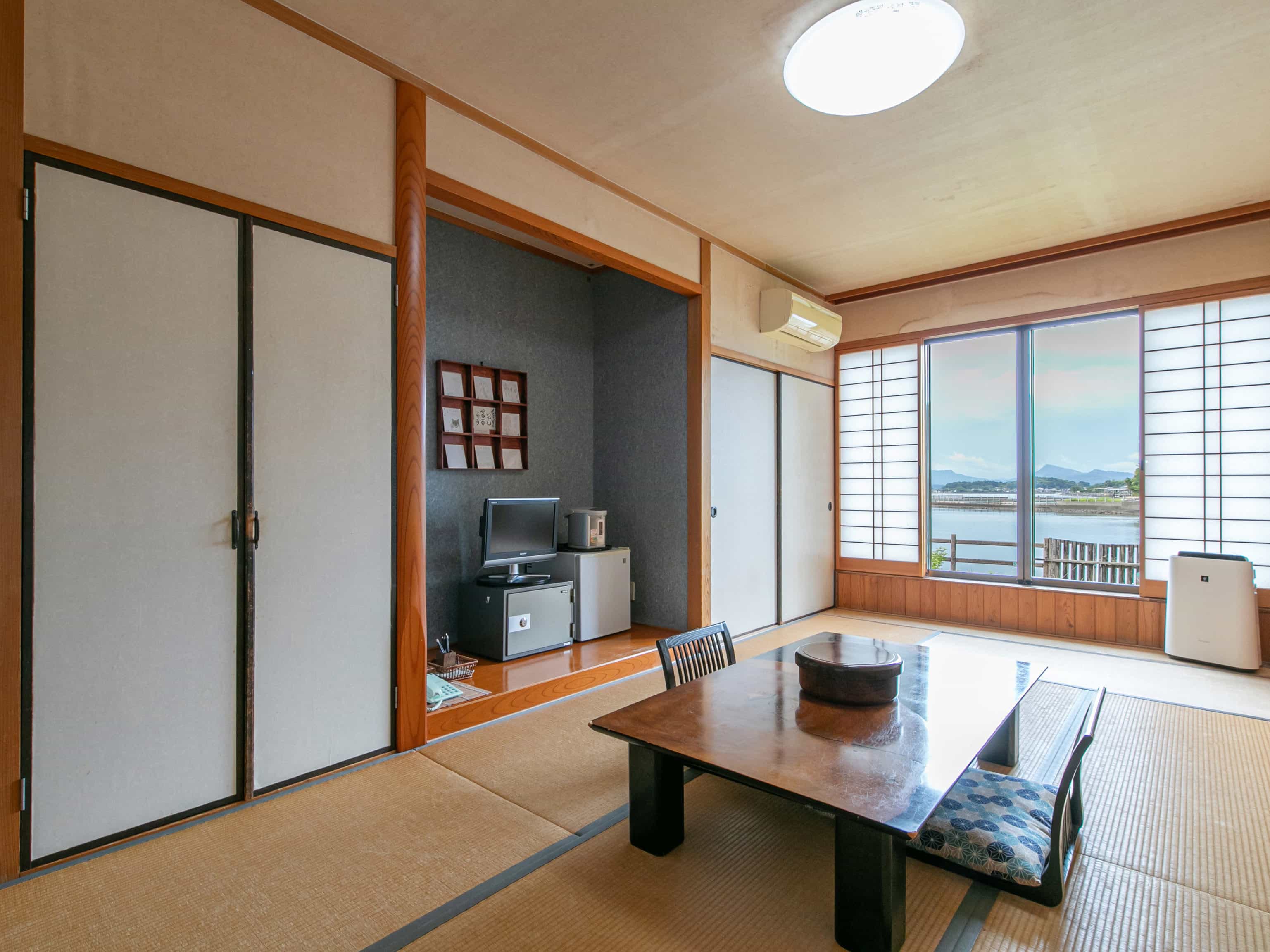 和室9畳 テレビ・トイレ・冷蔵庫付(海側)