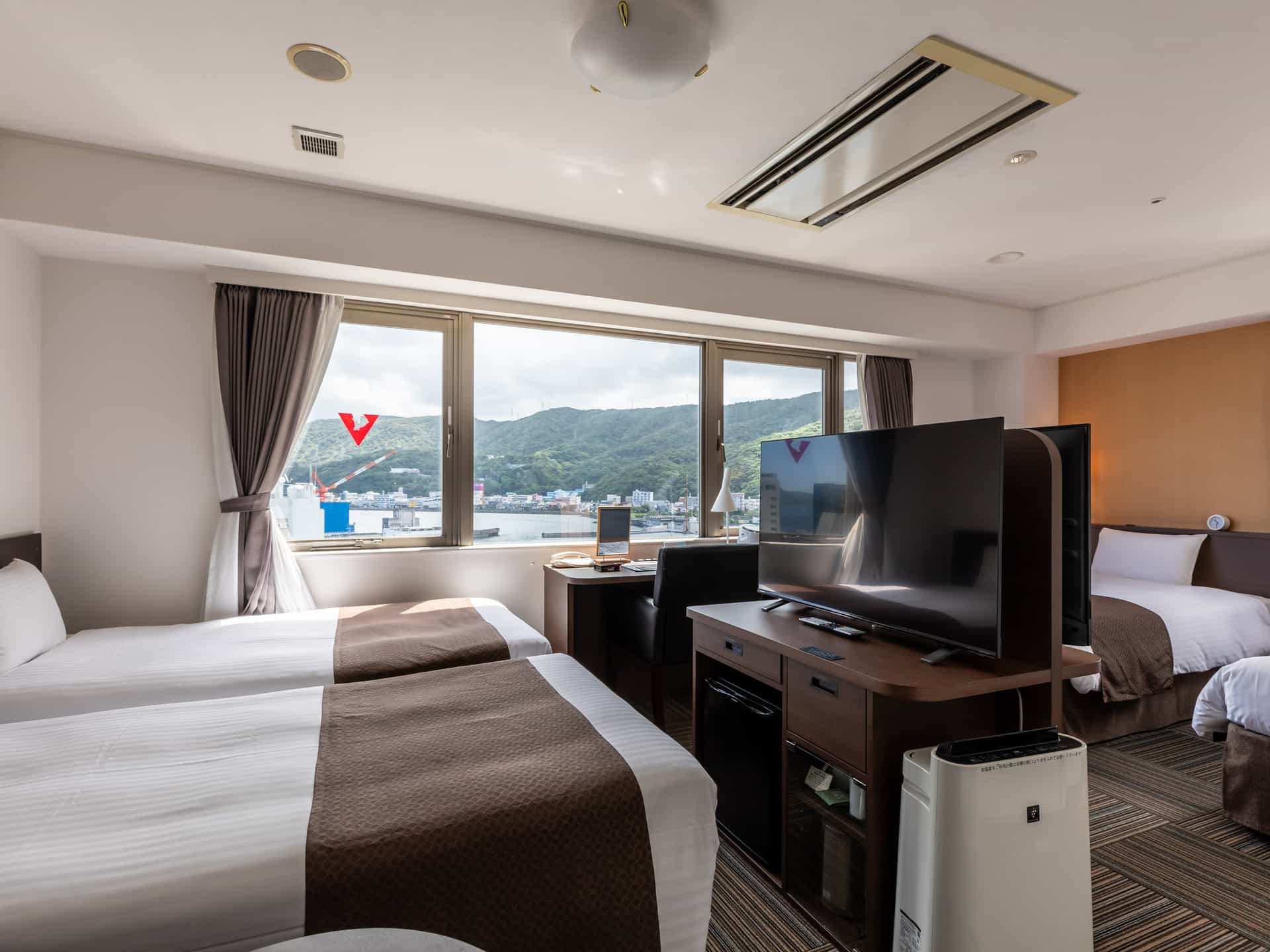 Quadruple Room Deluxe (Non-Smoking)