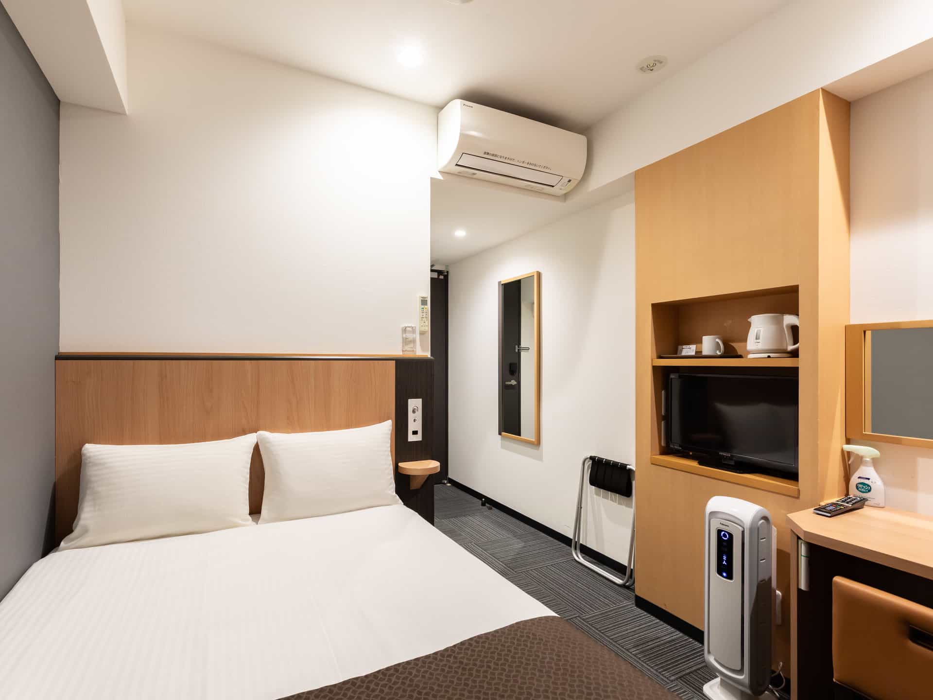Semi Double Room (Non-Smoking)